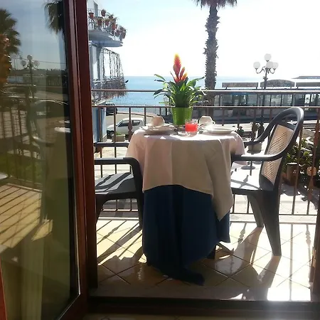 La Piazzetta * Giardini Naxos