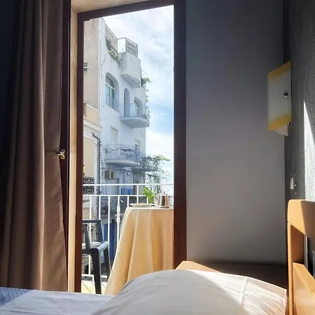 לינה וארוחת בוקר La Piazzetta