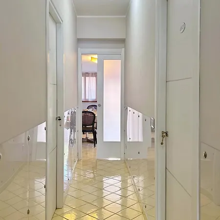 La Piazzetta לינה וארוחת בוקר 3*