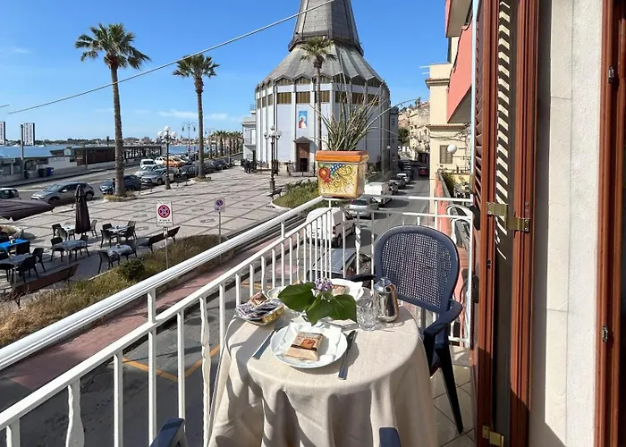 La Piazzetta Giardini-Naxos